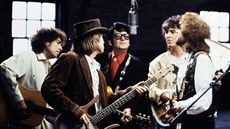 Traveling Wilburys, zleva Bob Dylan, Tom Petty, Roy Orbison, George Harrison a...