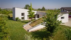 D�m architekti umístili na parcele asymetricky k severovýchodnímu rohu, aby...