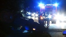 U Slaného na silnici 7 se pi pedjídní srazilo osobní auto s náklaákem....