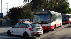 Na praském Vypichu se na kiovatce srazil autobus s tramvají, nikdo nebyl...