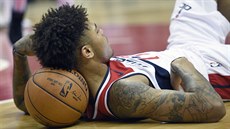 Kelly Oubre Jr. z Washingtonu relaxuje bhem duelu s New Yorkem.