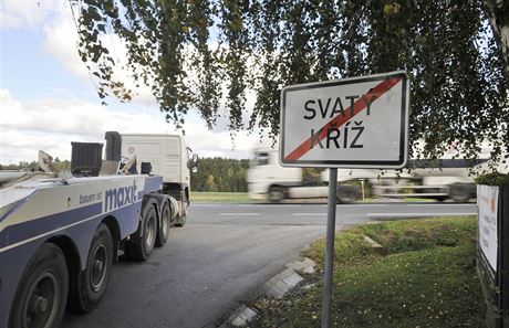 Nebezpená kiovatka u Svatého Kíe nedaleko Havlíkova Brodu. Pi nehod na ní ve tvrtek odpoledne zemel lovk, dalí ti lidé se zranili.