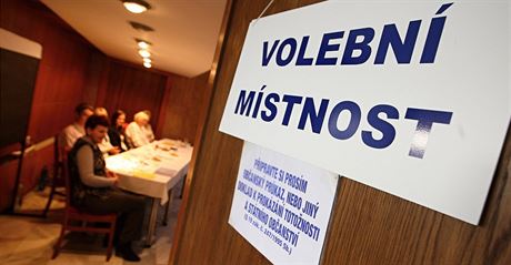Volební místnost v Úhercích se na podzim neoteve. Ilustraní snímek