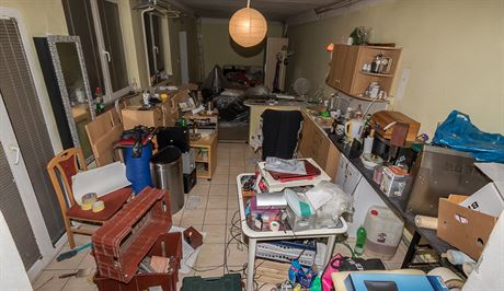 Dosud nejvtí zásah proti výrobcm pervitinu se policistm ve Zlínském kraji povedl v roce 2017, kdy vtrhli do dom i byt v Uherském Hraditi, Starém Mst, Podolí i Popovicích