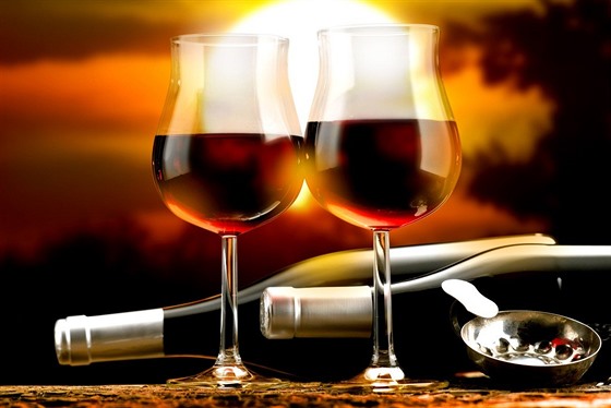 Většina červených vín by se měla podávat o teplotě kolem 18 °C. (ilustrační...