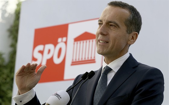 Lídr SPÖ Christian Kern bhem pedvolební kampan.