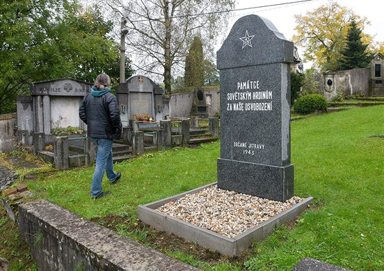 Památník stojí na hbitov v Jítrav.