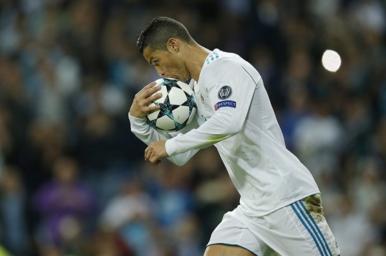 JEDNA PUSA PO GÓLU. Cristiano Ronaldo z Realu Madrid po promnné penalt proti...