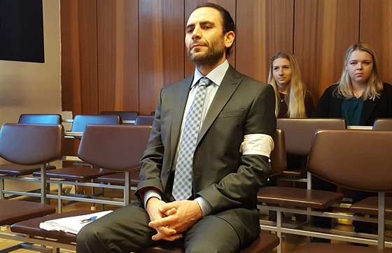 Obžalovaný Mehmet Ölmez v jednací síni Krajského soudu v Ostravě. (12. října...
