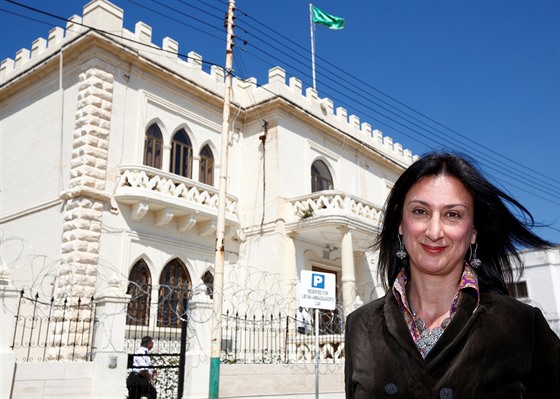 Pi výkonu povolání zemela i maltská novináka Daphne Caruanová Galiziová.