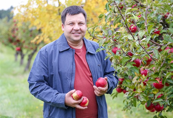 Na farm Jiího Netíka (na snímku) pracují handicapovaní i lidé, kteí se cítí...