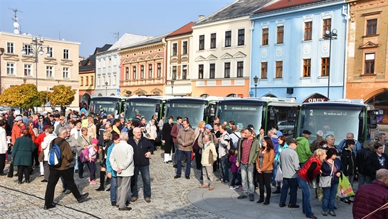 Hranice se staly prvním mstem eska, jeho MHD pouívá pouze elektrobusy. Pi slavnostním pevzetí si ped dvma lety pily na Masarykovo námstí vozy prohlédnout i zástupy místních.