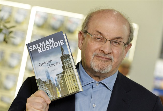 Rushdie po srpnovém útoku nevidí na jedno oko a nemůže používat ruku