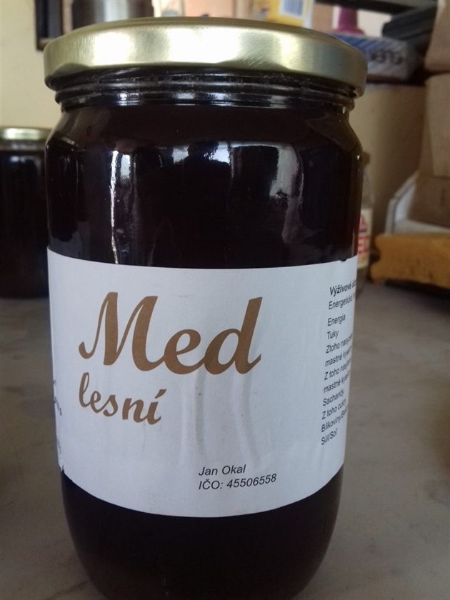 Na etiket faleného produktu jeho výrobce tvrdil, e tento kvalitní med...