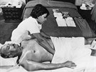 Sladký diktátorův život. Anastasio Somoza si vychutnává masáž. Píše se rok 1978...