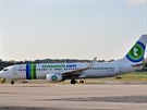 Letadlo spolenosti Transavia roluje k ranveji na letiti ve panlské Málaze....