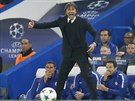 Trenér Chelsea Antonio Conte bhem utkání Ligy mistr proti AS ím.