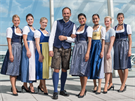Spolenost Lufthansa obléká svj palubní personál v dob pivního festivalu...