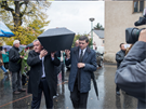 Lékai na demonstraci ve lebech na Kutnohorsku symbolicky pohbili místní...