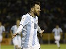 Lionel Messi slaví v argentinském dresu jeden ze tí gól proti Ekvádoru.