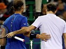 Roger Federer (vpravo) a Rafael Nadal po finále turnaje v anghaji.