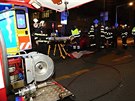 Hasii vyprostili idiku z auta po stetu s tramvaj v Praze 6 (12.10.2017)