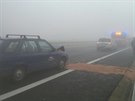 Okolo 5. kilometru dlnice D6 nabouralo v mlze okolo deseti aut. (18.10.2017)