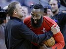 Tilman Fertitta, nový majitel Houston Rockets, se vybavuje se svou hvzdou...