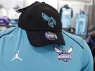 Na dresy a obleení klubu Charlotte Hornets míí jumpman, silueta Michala...