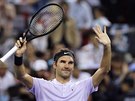 Roger Federer slaví postup na turnaji v anghaji.