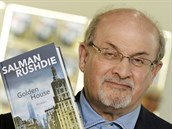 Spisovatel Salman Rushdie na knižním veletrhu ve Frankfurtu (12. října 2017)