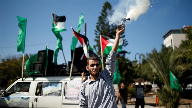 Palestinci v Gaze oslavují usmíření mezi Hamasem a Fatahem (12. října 2017)