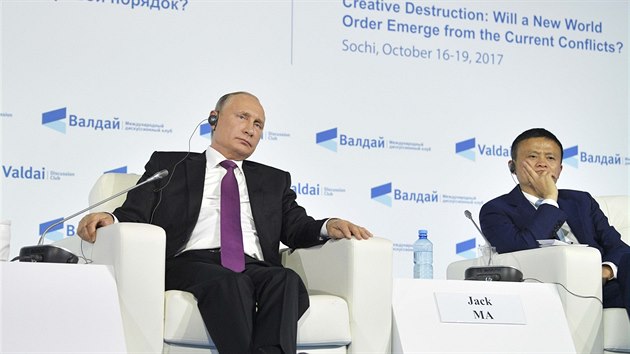 Rusk prezident Putin vystoupil na konferenci v Soi, kter je vnovan mezinrodn politice (19. jna 2017).