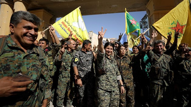 Arabsko-kurdské milice SDF dobyly z rukou bojovníků Islámský stát město Rakká (17. října 2017)