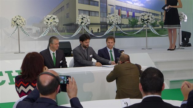 Schaeffler Production CZ, d��ve INA Lan�kroun, slavnostn� otev�ela nov� v�robn� z�vod ve Svitav�ch (19.10.2017).