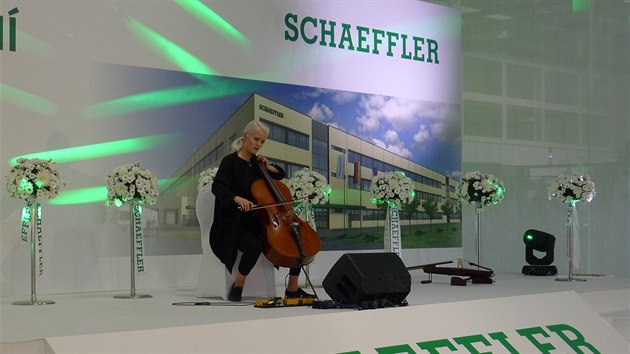 Schaeffler Production CZ, dve INA Lankroun, slavnostn otevela nov vrobn zvod ve Svitavch (19.10.2017).