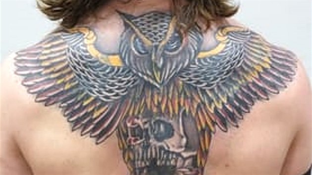 Britsk vrah Shane OBrien m na zdech vrazn tetovn sovy s lebkou.