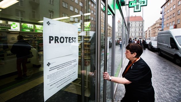 A 7000 lka a 400 lkren se ve stedu zapojilo do protestu proti nvrhu hradov vyhlky pro rok 2018, kter jim upela nrst plateb od zdravotnch pojioven. (18. jna 2017)