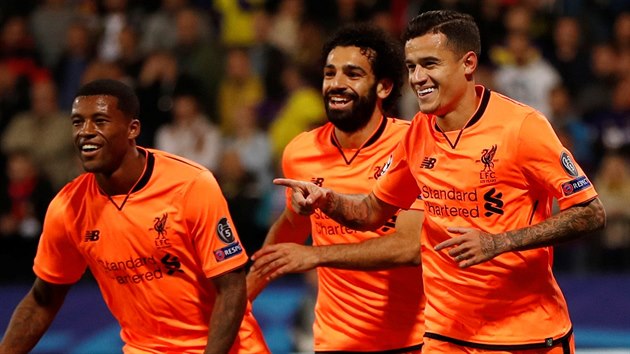 Vysmt fotbalist Liverpoolu bhem utkn Ligy mistr na hiti Mariboru. Zleva Georginio Wijnaldum, Mohamed Salah a Philippe Coutinho.