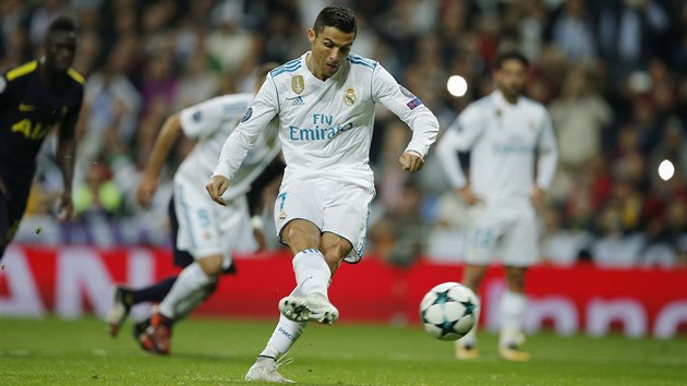 NEKOMPROMISN. Cristiano Ronaldo proti Realu MAdrid promuje penaltu.