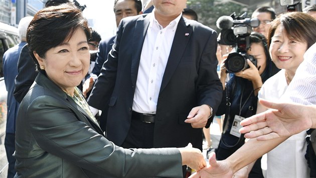 Juriko Koikeová v průběhu předvolební kampaně. (10. října 2017)