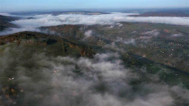 Po klidném začátku týdne se v Česku ochladí. Zatáhne se, na horách může sněžit