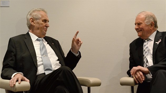 Miloš Zeman při setkání s úřadujícím předsedou Parlamentního shromáždění RE  Rogerem Galem (10. října 2017)