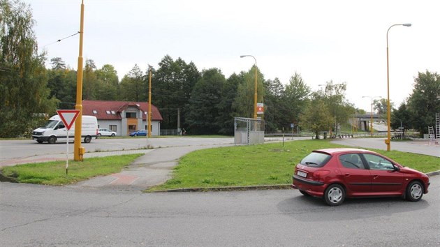 Pozemek, kde podle pln msta mla vyrst nov bezbarirov zastvka. Nakonec bude s nejvt pravdpodobnost jinde.