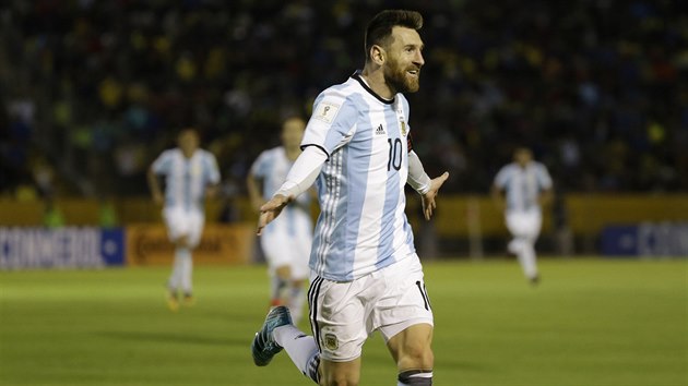 Lionel Messi slav v argentinskm dresu jeden ze t gl proti Ekvdoru.