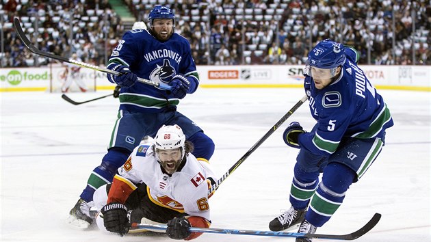 Jaromra Jgra z Calgary znekodnili Thomas Vanek a Derrick Pouliot z Vancouveru.