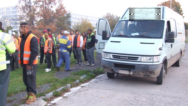 V dodvce, kterou v Hradci Krlov zastavila policie, se makalo 26 dlnk. (Fotografie byla upravena Polici esk republiky) (17.10.2017).