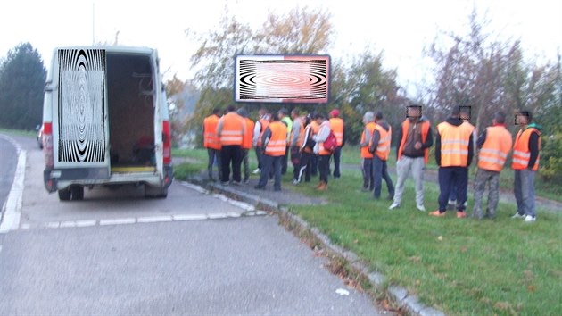 V dodvce, kterou v Hradci Krlov zastavila policie, se makalo 26 dlnk. (Fotografie byla upravena Polici esk republiky) (17.10.2017).