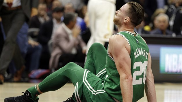 Gordon Hayward si pi sv premie za Boston zlomil kotnk i hole.