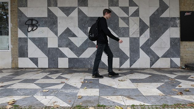 Sýkorova mozaika v Litvínově, kterou chce město nahradit kopií.